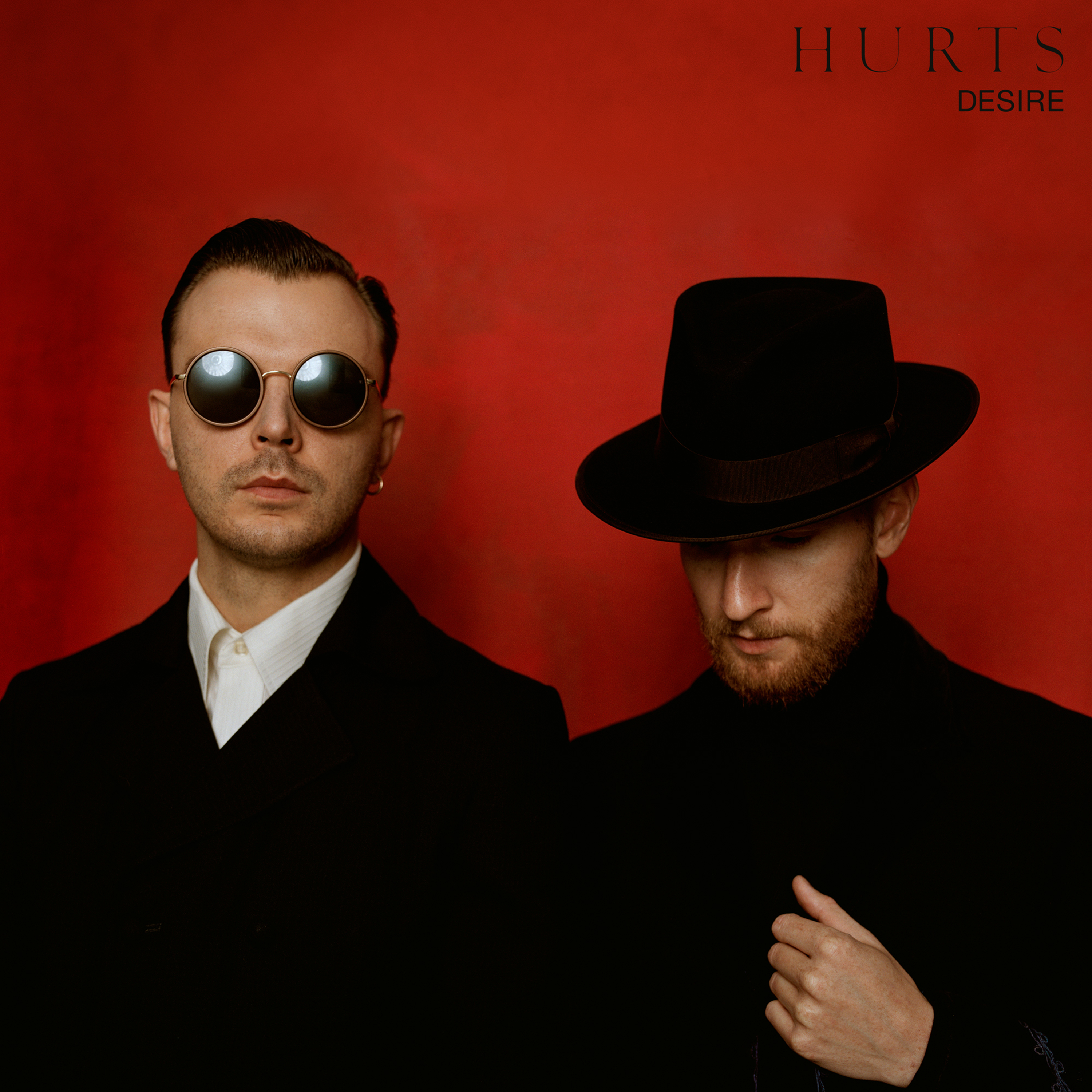 Hurts hold. Группа hurts. Группа hurts альбомы. Hurts обложки. Hurts Desire альбом.